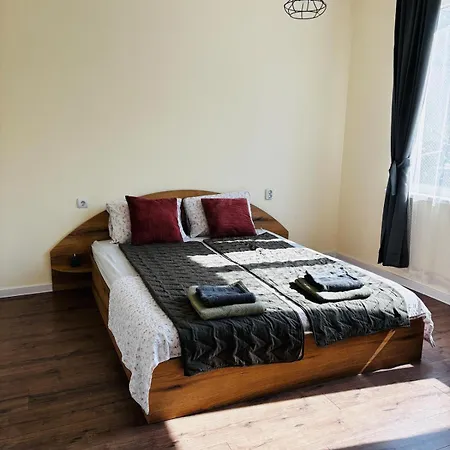 Spacious&cousy 3 Bedroom شقة